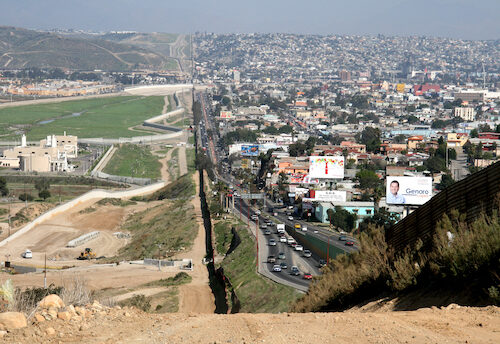 Media Name: border_usa_mexico.jpg