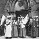 Media Name: suffragettes_demonstrating_outside_the_police_court.jpg